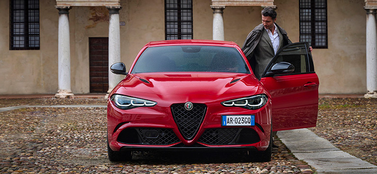 Giulia Quadrifoglio giulia-quadrifoglio